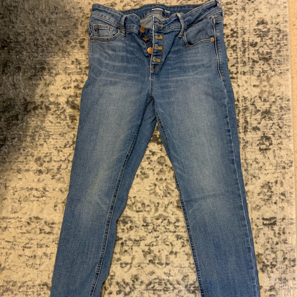 high waisted blue jeans